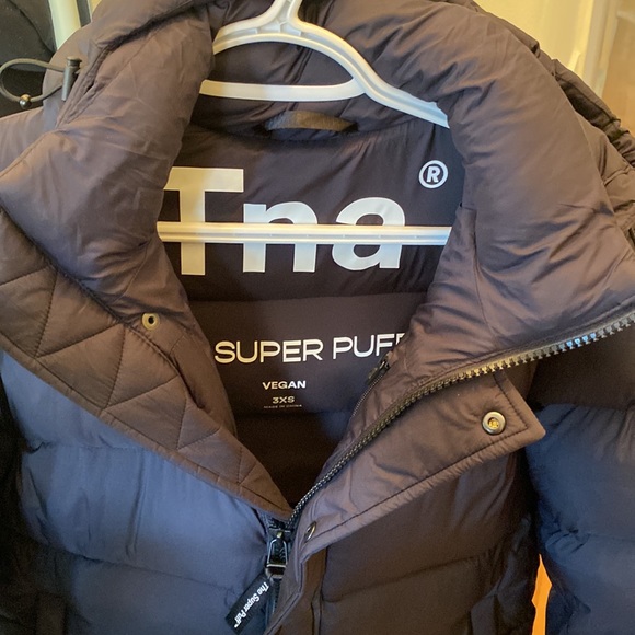 Aritzia Super puff jacket original lenght, vegan, black - Picture 3 of 4